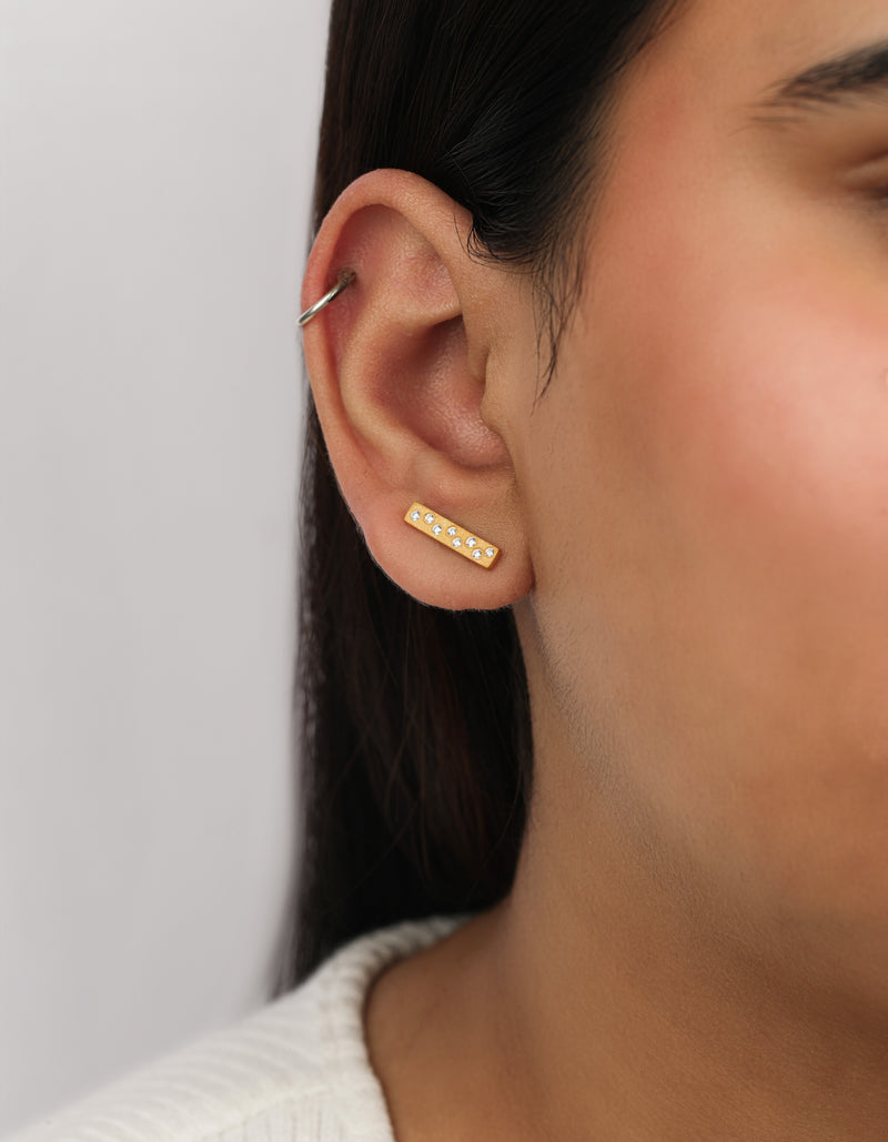 Chic Vermeil Bar Earrings - Gold